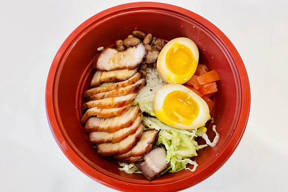 Noodles, egg, black fungus, beans, tomato, lettuce with Spicy fried chicken at Fujiyama Ramen，a Japanese Restaurant in San Diego